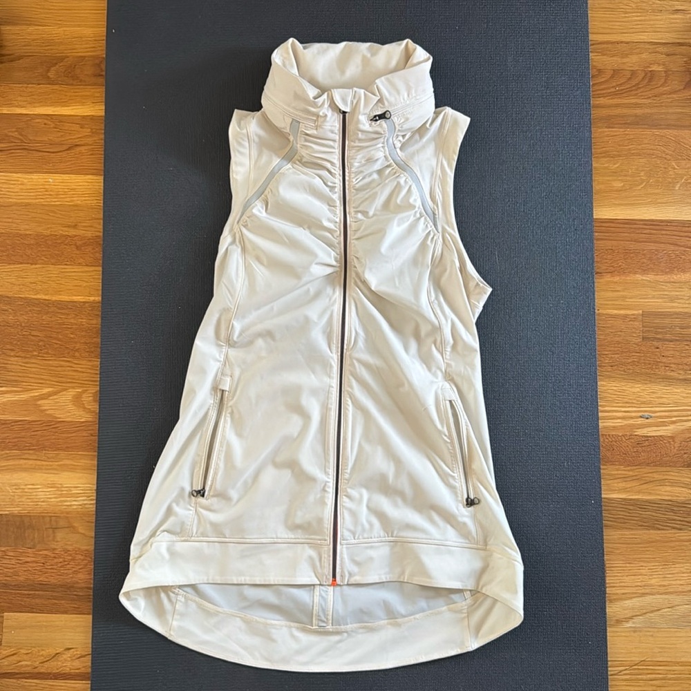 Lululemon lightweight vest Size 6